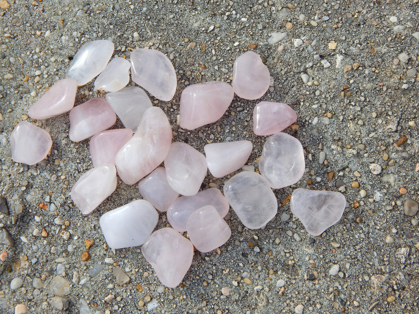 Rose quartz tumbled stones